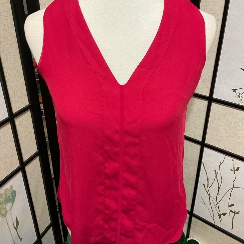 WHITE House Black Market Sleeveless Top